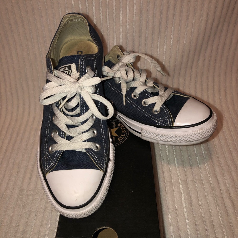 Navy blue converse